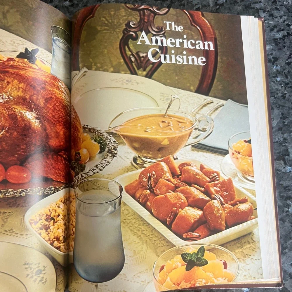 Better Homes and Gardens Heritage Cook Book 705 Recipes with Slipcase Vintage